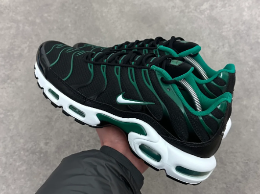NIKE AIR MAX PLUS TN - BLACK  GREEN ‘MALACHITE’